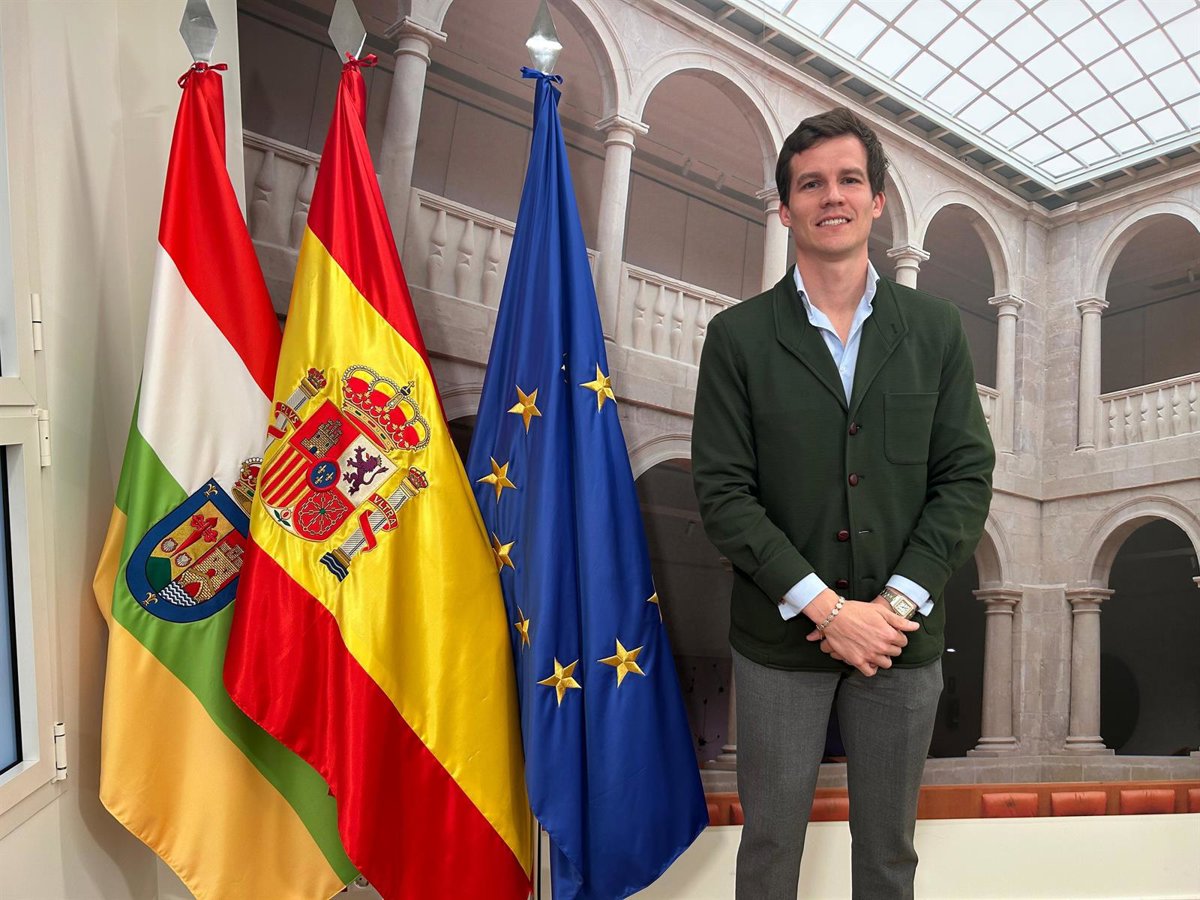 Alda se rend en Hongrie à la tête d'une délégation de Vox, dirigée par Abascal, afin de soutenir Orbán.